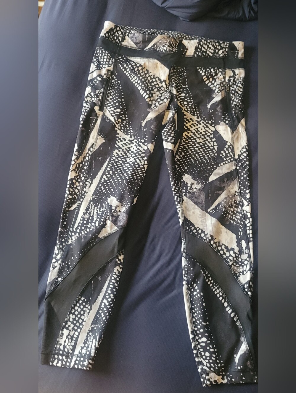 Lululemon StaticMist White Black Cropped Leggings size 10